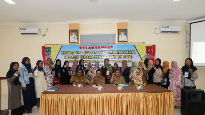 Pemkab Agam, melalui Dinas Penanaman Modal Pelayanan Terpadu Satu Pintu dan Ketenagakerjaan Kabupaten Agam,bekerja sama dengan Dinas Tenaga Kerja dan Transmigrasi Provinsi Sumbar, menggelar pelatihan Tenaga Kerja Mandiri (TKM