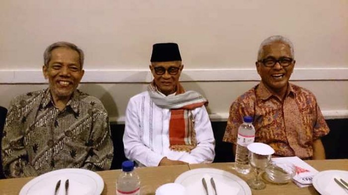 Sastrawan Darman Moenir (kiri) bersama dengan Buya Masoed Abidin