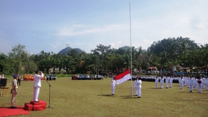 puncak Upacara 17 Agustus yang dilaksanakan oleh Nagari Tanjung Lolo di Lapangan Bolakaki Nagari Tanjung Lolo, Kecamatan Tanjung Gadang, Sijunjung, Sabtu (17/8/2019