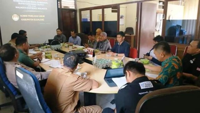 Pemerintahan Kabupaten Sijunjung menyatakan siap membiayai pemilihan kepala daerah tahun 2020. Pernyataan itu disampaikan saat rapat koordinasi antara jajaran Komisi Pemilihan Umum (KPU) Sijunjung dengan pihak terkait di kantor KPU Sijunjung, Selasa (3/9/2019)