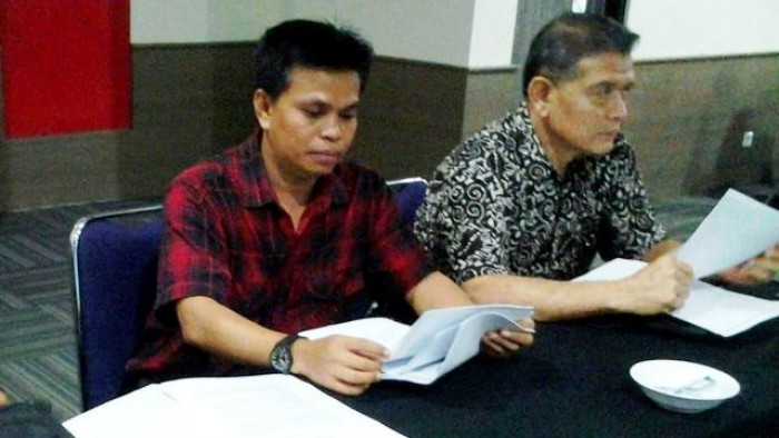 Saya bersama dengan Prof Dr Mestika Zed, M.A dalam sebuah seminar. Foto Dok Pribadi