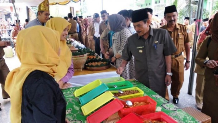 Kuliner yang dikelola Dinas Pangan dan Perikanan Kabupaten Sijunjung di jalan Pasar Inpres Muaro Sijunjung resmi dibuka, Senin (16/9/2019)