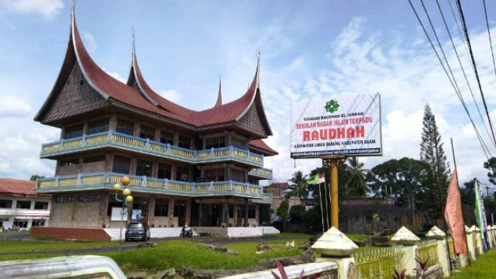 Keberadaan Sekolah Islam Terpadu (SIT), sejak dari tingkatan TK, SD, dan SMP, diyakini mampu mendukung pembangunan pendidikan di Kabupaten Agam.
