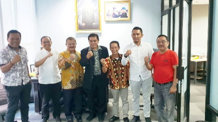 Pascamengunjungi Kawasan Pendidikan Terpadu Tarok City (KPTTC) di Kapalo Hilalang, tokoh nasional asal Sumatera Barat, mantan Komandan Pusat POM TNI, Mayjen TNI (Purn) Dr. Syamsu Djalal , S.H., M.H. undang Bupati Padang Pariaman Drs. H. Ali Mukhni datang ke kantornya Syamsu Djalal Law Firm di bilangan Cikini, Jakarta, Kamis (28/11/2019).