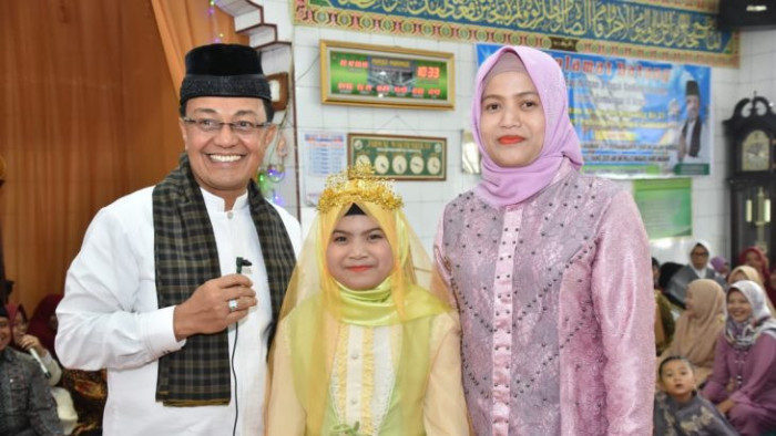Bupati Agam,  H. Indra Catri Dt. Malako Nan Putiah, Sabtu (28/12/2019), menghadiri acara khatam Qur’an ke-21 di Masjid Masjid Makmur, Nagari Persiapan Sungai Cubadak Tabek Panjang, Kecamatan Baso, Agam.