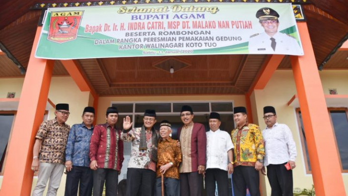 Bupati Agam, H. Indra Catri Dt. Malako Nan Putiah, Sabtu (11/1/2020), meresmikan dua bangunan di Nagari Koto Tuo, Kecamatan Ampek Koto