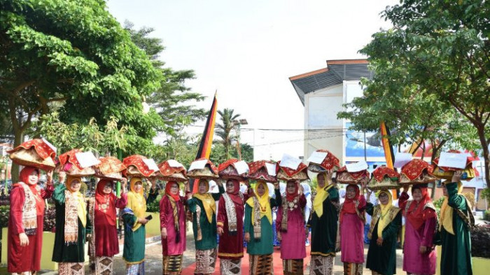 Setidaknya, 122 jamba ikut memeriahkan Pencanganan Bulan Bakti Dasawisma (BBD) dan Bulan Bakti Gotong-royong Masyarakat (BBGRM) tingkat Provinsi Sumatera Barat tahun 2020, di kawasan GOR Padang baru Lubuk Basung, Senin (2/3/2020).