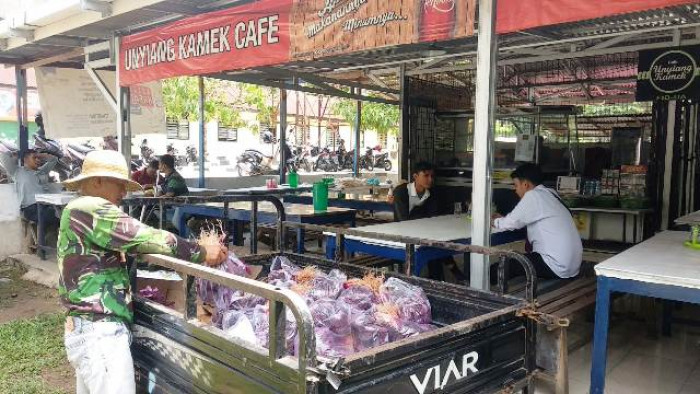 Koperasi MDM bekerja sama dengan Koperasi Petani dan Peternak Mandiri (KP2M) dan Koperasi Kelompok Wanita Tani (KWT) Melati Mini, menyelenggarakan Pasar Tani Salingka Kampus pada Rabu 18 Maret 2020 di Kafe Uniang Kamek, Fakultas Ilmu Budaya, Universitas Andalas, Kampus Limau Manis, Kota Padang.