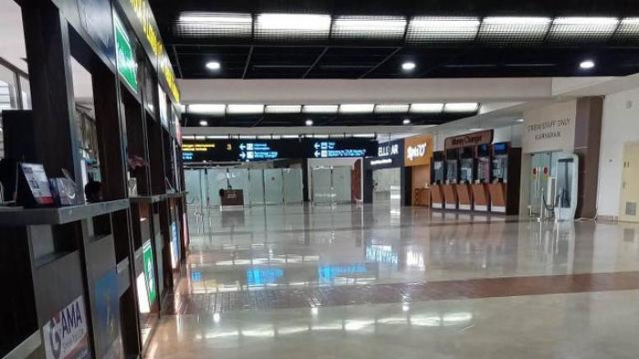Suasana Bandara Internasional Soekarno-Hatta setelah pemberhentian pelayanan penerbangan komersil (umum). Foto liputan6.com