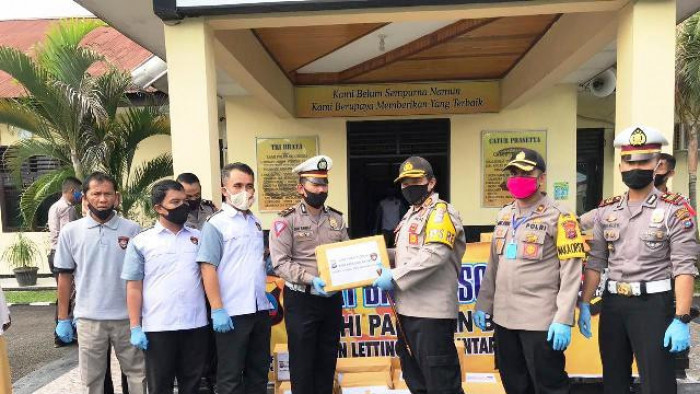 Leting Bintara Polres Pasaman Barat, Sumatera Barat 2001 ERSHI mengadakan kegiatan bakti sosial dengan memberikan sejumlah bantuan sembako kepada masyarakat, Sabtu, (9/05/2020), di halaman Mako Polres Pasbar telah dilaksanakan 'Giat Leting ERSHI Berbagi'