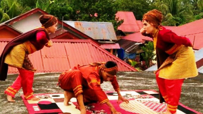 Walau dalam masa pandemi Covid-19, Sanggar Pitunggua Agam, yang bermarkas di Lubuk Basung, sukses menempatkan diri pada posisi 200 karya terbaik pada lomba “Pentas di Rumah,” yang digelar Kemenparekraf RI