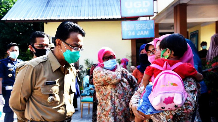 Peringati Hari Keluarga Nasional (Harganas) 2020, Senin (29/6/2020), Pemkab Agam, melalui Dinas Dalduk KB PP dan PA, membuka pelayanan KB gratis secara serentak seperti disampaikan Kepala Dinas Dalduk KB PP dan PA Agam, Erniwati