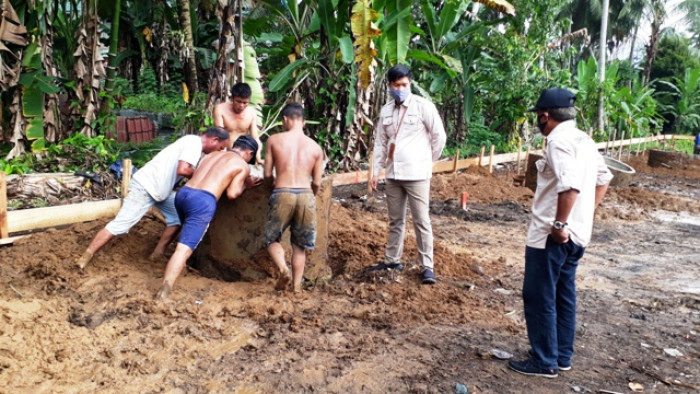 Inspektur Hendra Aswara tinjau lokasi pembangunan gedung NICU, PICU dan HCU di RSUD Padang Pariaman, Parit Malintang, Selasa (28/7)
 

