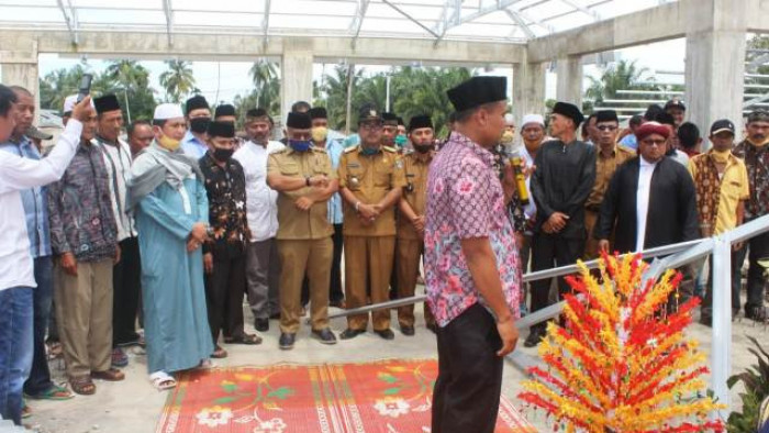 -Bupati Pasaman Barat, H.Yulianto menghadiri kegiatan Batagak Kudo-kudo di Masjid Nurul Iman, Jorong Durian Hutan, Nagari Aia Gadang, Batang Saman, Kecamatan Pasaman, Kabupaten Pasaman Barat, Senin (3/08/  2020).