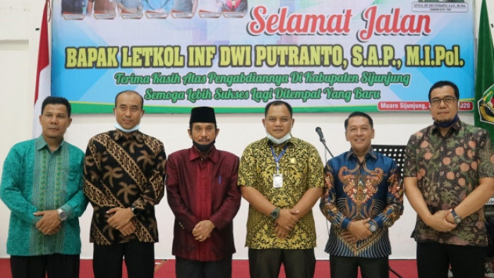 Pemkab Sijunjung gelar malam pisah jalan Dandim 0310/SSD Letkol Inf. Dwi Putranto, S.A.P., M.I.Pol. yang akan pindah tugas sebagai Pabandya-1/Bin Opsbak TNI Spadan V/Bakti TNI Sterad di Mabes TNI AD.