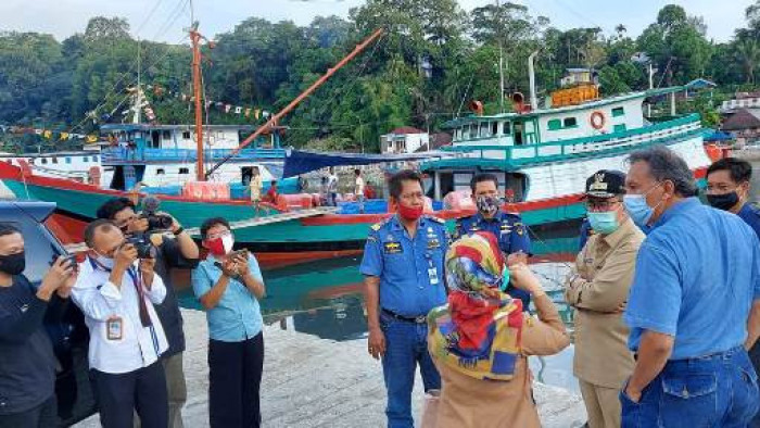 Pemerintah Provinsi Sumatra Barat tengah merampungkan proses perizinan pembangunan Pelabuhan Marina Muaro Padang. Pelabuhan yang merupakan ide Deputi Kemenkomaritim Ridwan Jamaluddin itu akan menunjang pembangunan Kawasan Ekonomi Khusus (KEK) Kepulauan Mentawai. 