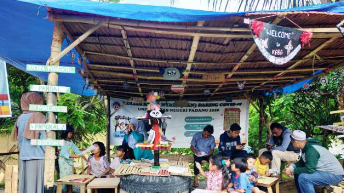 Mahasiswa UNP yang beranggotakan 29 orang, melakukan KKN-DR di Batipuh Panjang ini, berinovasi dan mendirikan sebuah lapak baca yang mereka namai dengan Kadai Baca Kampung Jambak (Kaba Kamboja). Sesuai namanya, Kaba Kamboja berlokasi di Kampung Jambak RT 02/ RW 01 Kelurahan Batipuh Panjang.
