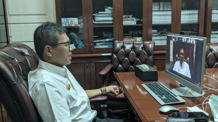 Gubernur Sumbar Irwan Prayitno saat menjadi narasumber webinar Stadium General Kampus STAI PIQ Sumbar dengan Tema “Psychology Treatment on Learning Amid Covid 19 Diseases (Treatment Psikis dalam Pembelajaran ditengah Pandemi Covid 19)