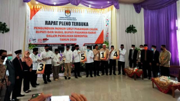 Rapat pleno terbuka KPU Kabupaten Pasaman Barat menetapkan nomor urut lima pasang calon Bupati dan Wakil Bupati Pasaman Barat di Aula Kantor KPU Pasaman Barat, Kamis, (24/9/2020).