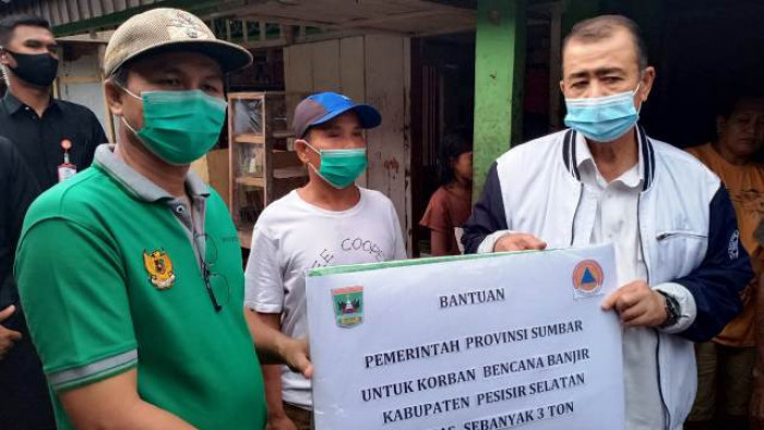 Korban banjir akibat meluapnya Sungai Batang Siguntur di wilayah Siguntur Mudo, Kecamatan Koto XI Tarusan, Kabupaten Pesisir Selatan mendapat kunjungan dari Wakil Gubernur Sumbar, Nasrul Abit, Kamis (24/9/2020).