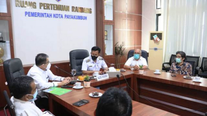 Rektor Universitas Andalas Prof. Yuliandri bersama jajaran petinggi Unand melakukan temu ramah dengan Pemerintah Kota Payakumbuh yang berlangsung di Aula Randang lantai 2 Balaikota baru ex. Poliko, Rabu (30/9/2020).