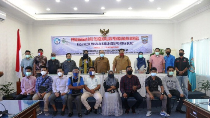 Diskusi dengan narasumber Dr Puteri Asmarini dilaksanakan selama dua hari, 27-28 Oktober 2020 kerja sama Diskominfo Pemkab Pasaman Barat dengan peserta hampir 50 wartawan di Pasaman Barat.