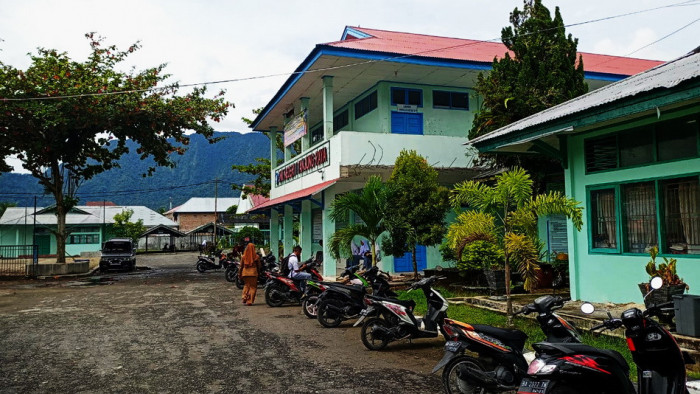 Sempat tertunda, mulai Senin (11/1/2021) Sekolah Menengah Kejuruan (SMK) Negeri 1 Tanjung Raya, Agam, menerapkan pembelajaran secara tatap muka pada semester genap tahun ajaran 2020/2021.