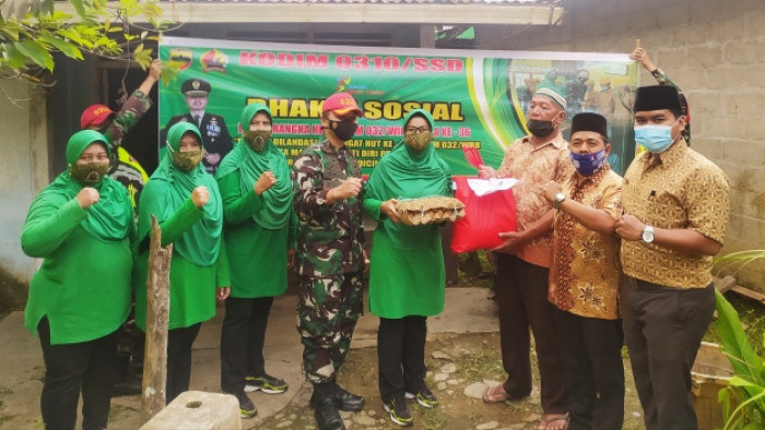 Kegiatan itu dipimpin langsung oleh Dandim 0310/SSD Letkol Inf. Endik Hendra Sandi, S.Sos., M.I.Pol. dan Ketua Persit Kartika Chandra Kirana Dim 0310/SSD Ny. Nita Endik Hendra Sandi, Kamis (28/1/2021).