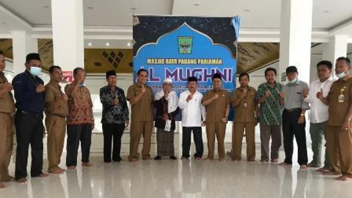 Di akhir masa jabatan Bupati Padang Pariaman Drs. Ali Mukhni meresmikan nama Masjid Al Mughni yang terletak di depan Kantor Bupati Padang Pariaman 