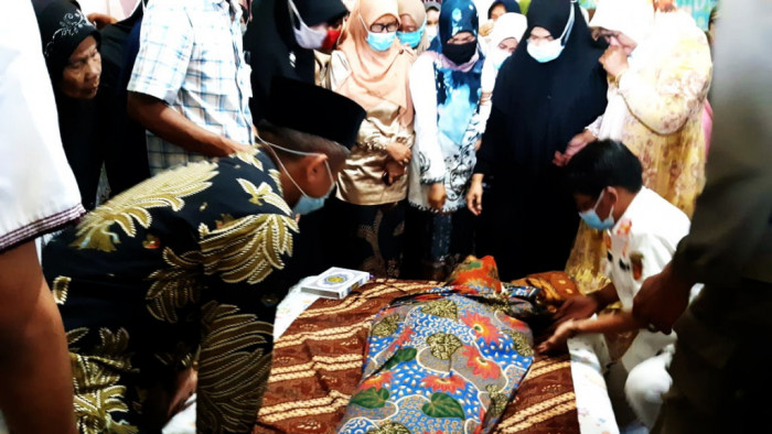 Agam kembali kehilangan putra terbaiknya. Ermanto, S.Pi, M.Si, mengembuskan nafas terakhir terakhir di RSUP M. JAMIL Padang, Jumat (19/2/2021), sekitar pukul 06.45 WIB