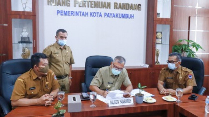 Dewan Perwakilan Rakyat Daerah (DPRD) dan Pemerintah Kota Payakumbuh menyepakati Rancangan Peraturan Daerah (Ranperda) Lahan Pertanian Pangan Berkelanjutan (LP2B) menjadi peraturan daerah (Perda). Kesepakatan bersama tersebut diambil dalam Rapat Paripurna DPRD melalui Video Confrence Via Zoom, Senin (22/2/2021).
