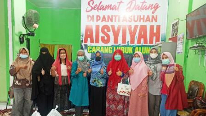 Wajah-wajah mungil penghuni Panti Asuhan Aisyiah Cabang Lubuk Alung, Padang Pariaman itu, sangat antusias menyambut kedatangan rombongan Anggota DPR RI Nevi Zuairina, Jumat (7/5/2021).