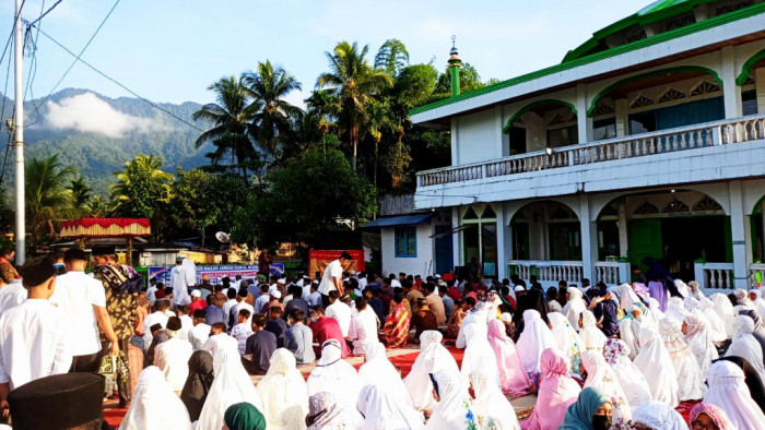 Menurut Ketua Pengurus Masjid Nurul Huda, Sah Lubis, walaupun kondisi masih dalam masa pandemi, masyarakat terlihat sangat antusias mengikuti salat Idulfitri 1 Syawal 1442 H dengan menerapkan protokol kesehatan