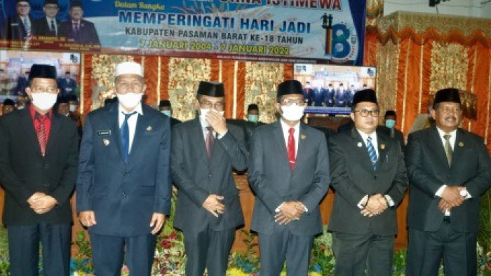 Sidang Paripurna memperingati Hari Ulang Tahun Kabupaten Pasaman Barat (Pasbar) ke-18 di Kantor DPRD Padang Tujuh, Jumat (7/1/2022) berjalan lancar.
