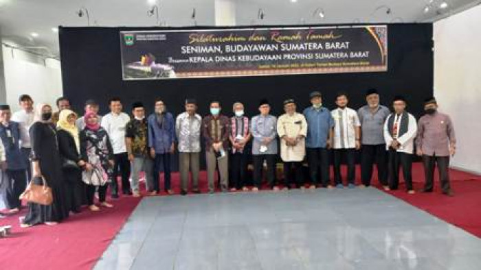 Silaturahim dan Ramah Tamah Seniman dan Budayawan Sumatera Barat bersama Kepala Dinas Kebudayaan Provinsi Sumatera Barat, Jumat 14 Januari 2022 di Galeri Taman Budaya. Foto Ade