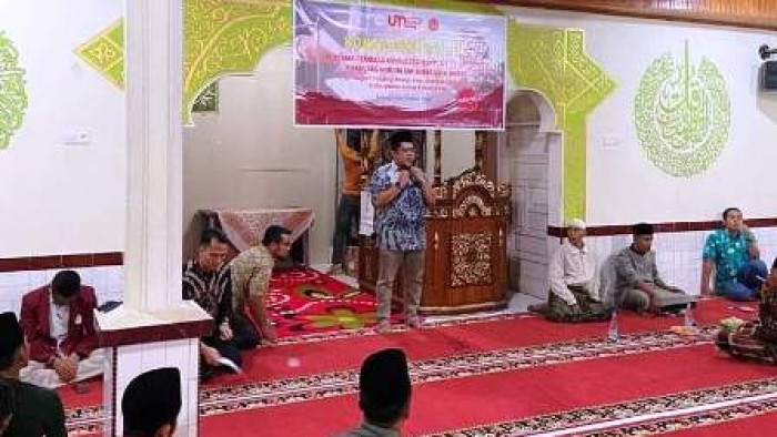 Dekan Fakultas Hukum UM Sumbar, Dr Wendra Yunaldi memberi sambutan