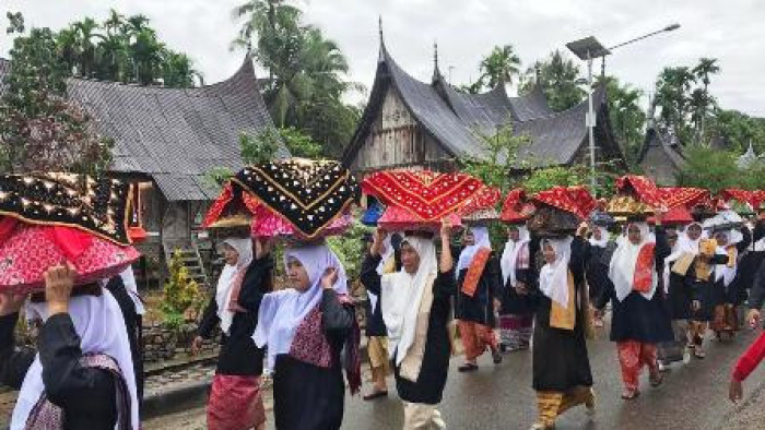Masyarakat Nagari Sijunjuang, baralek gadang menggelar Festival Budaya Matrilineal 2022 bertajuk “Alek Mandeh”, 28-30 Oktpber 2022. Foto Edy Utama