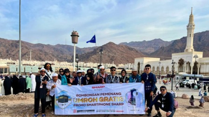 Rombongan pemenang umroh gratis saat berada di Mekah