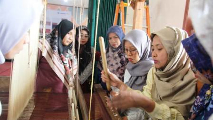 Peserta workshop mengikuti Revitalisasi Songket Canduang –Foto Ist