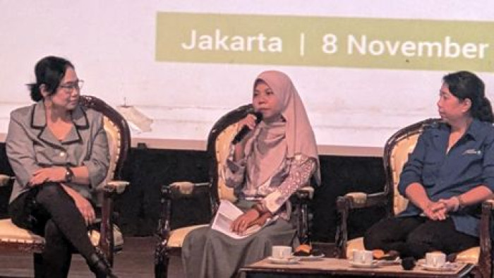 Asmania, Penggerak Kelompok Perempuan Pulau Pari, dengan penuh emosi dalam agenda 'Green Press Community' yang digelar Masyarakat Jurnalis Lingkungan Indonesia (The Society of lndonesian Environmental Journalists/SIEJ) di Pusat Perfilman Usmar Ismail, Jakarta, Kamis (9/11/2023). 