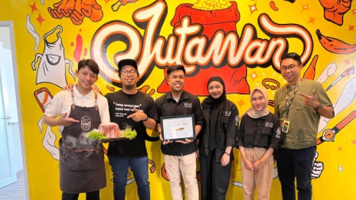 Penyerahan sertifikat penghargaan sayembarasa