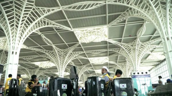 Istirahat transit di Bandara Abu Dhabi, Uni Emirat Arab