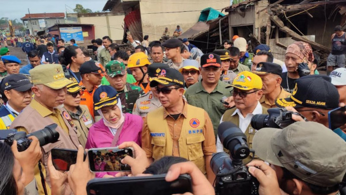 Kepala Badan Nasional Penanggulangan Bencana (BNPB) Letjen TNI Suharyanto serta rombongan mengunjungi Agam, Selasa (14/5/2024). Rombongan itu didampingi Gubernur Sumbar, H. Mahyeldi Ansharullah.