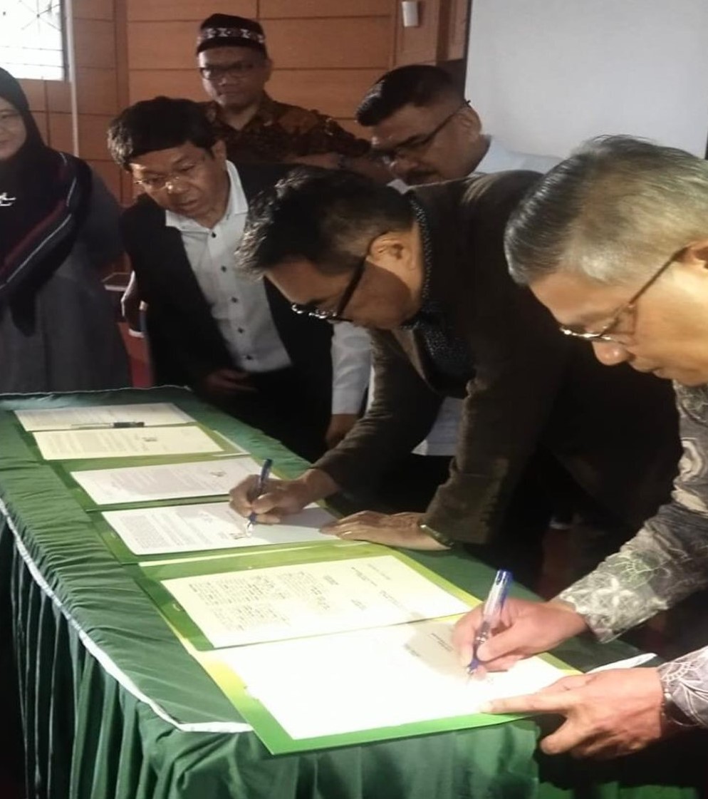 FIB Unand dan B2B Success Jepang meneken Memorandum of Agreement (MoA) dan Implementation of Arrangement (IA) yang dilaksanakan di Ruang Seminar FIB Unand, Selasa 21 Mei 2024.