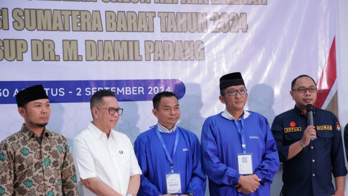 Pasangan calon Wali Kota-Wakil Wali Kota Padang Hendri Septa-Hidayat menjalani tahapan tes kesehatan yang menjadi salah satu syarat penting dalam pencalonan dalam pilkada nasional 2024, Sabtu 31 Agustus 2024.