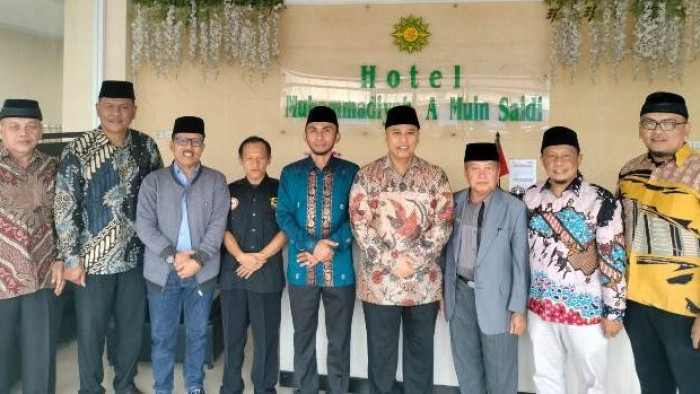 Pasangan calon Wali Kota-Wakil Wali Kota Padang Panjang, Hendri Arnis-Allex Saputra  bersilaturahmi ke Pimpinan Daerah Muhammadiyah (PDM) Padang Panjang Batipuh X Koto (Pabasko), Rabu pagi, 18 September 2024. 