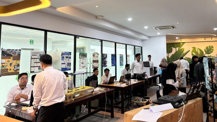 Perpustakaan Universitas Andalas memfasilitasi kegiatan Pameran Tugas Akhir mahasiswa Departemen Teknik Komputer, Fakultas Teknologi Informasi. Kegiatan ini berlangsung di ruang The Gade Creative Lounge, Gedung Perpustakaan Lantai 2 Universitas Andalas pada Rabu, (11/12/ 2024). 