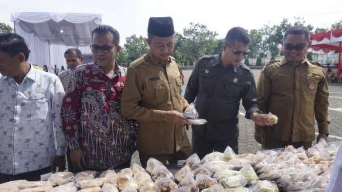 SMK Negeri 1 Pasaman sukses menggelar acara Exhibition Teaching Factory (Tefa) pada Senin (16/12/2024) di halaman Kantor Bupati Pasaman Barat