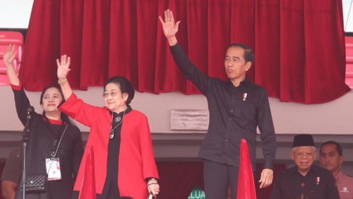 Puan Maharani, Megawati Soekarnoputri, dan Jokowi di puncak peringatan bulan Bung Karno Foto Arsip PDIP