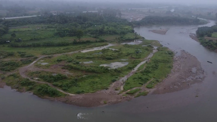 Salah satu sudut dan kawasan sungai Batang Anai yang digali dan ditambang material pasir, kerikil, bebabtuan secara seranpangan dan ilegal